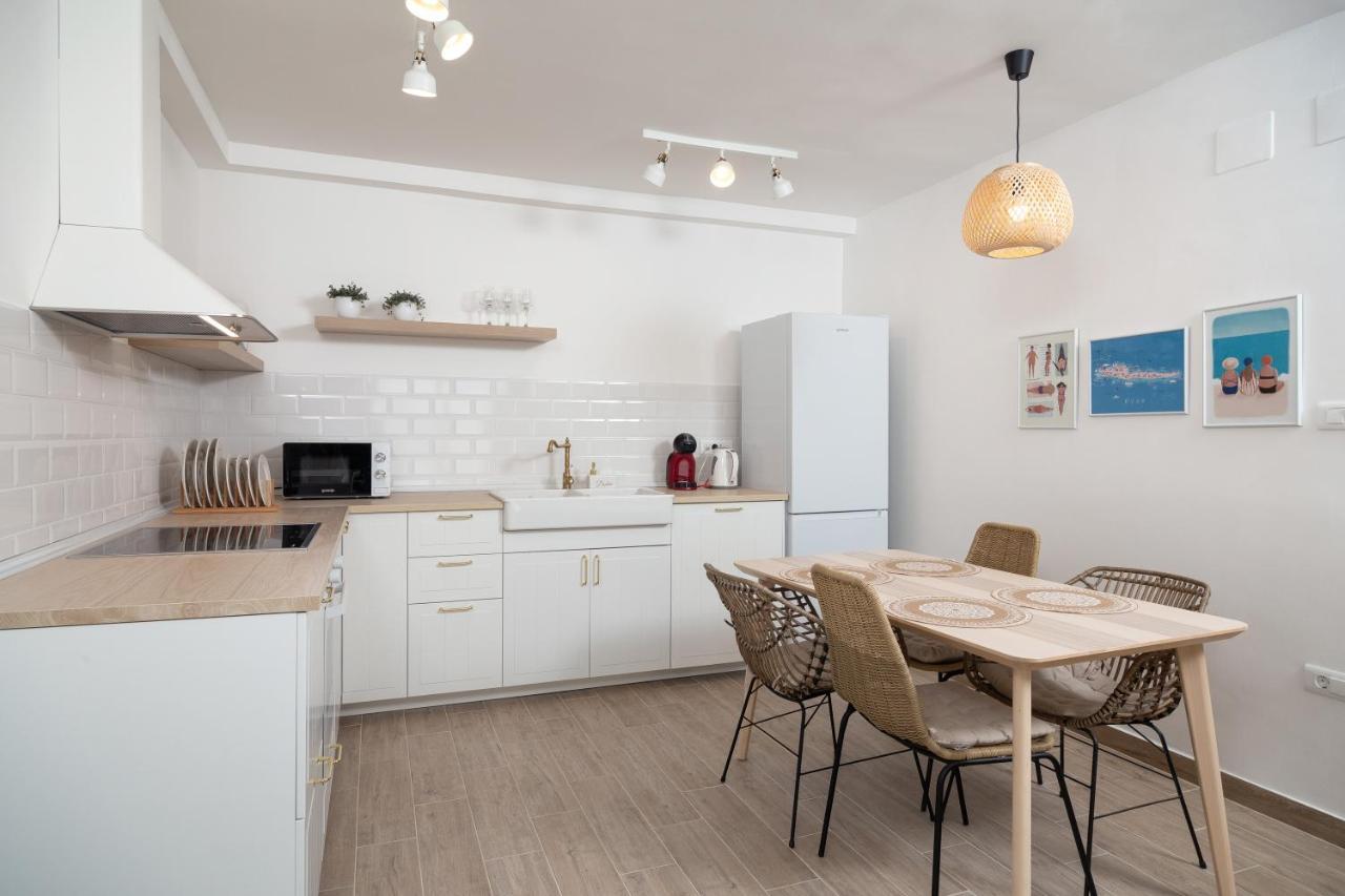 Sun And Sea Deluxe Apartments Split Eksteriør billede